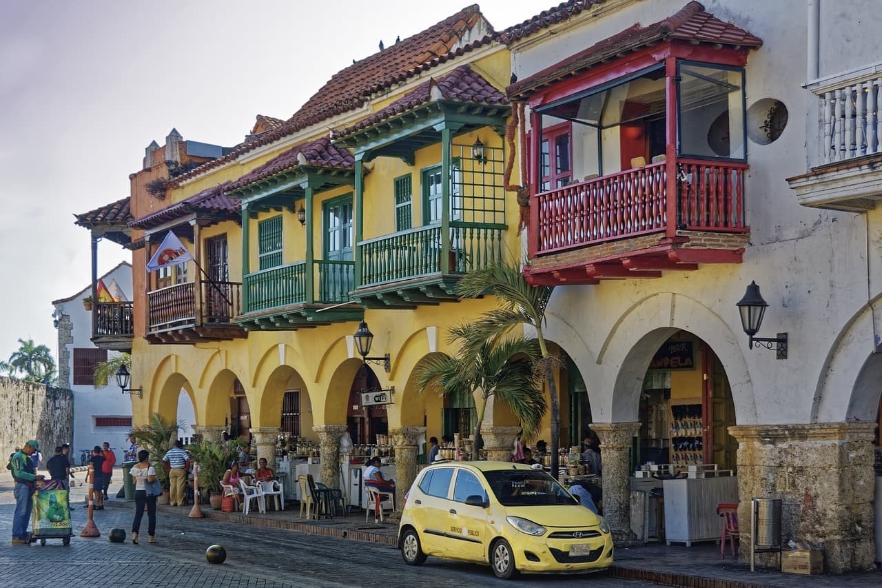 Colourful colonial buildings with balconies in Cartagena, Colombia