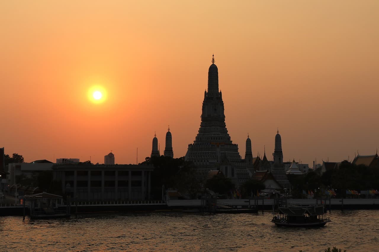 Wat Arun at sunset, Bangkok