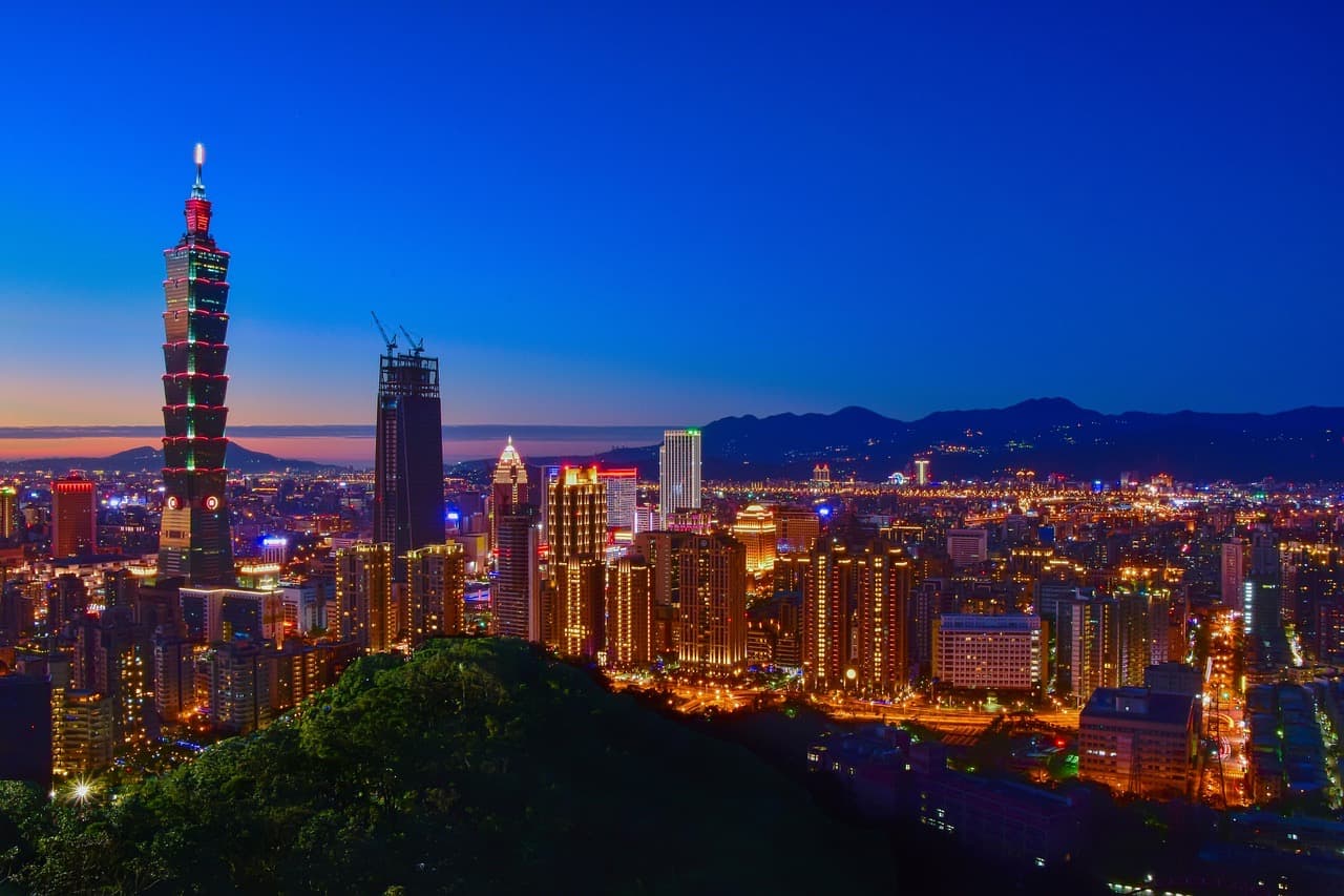 The Taipei skyline with Taipei 101